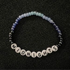 Taylor Swift friendship bracelet